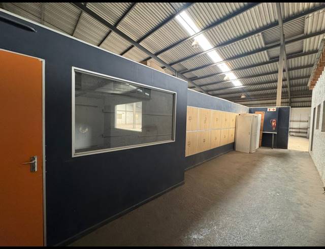1,400M² WAREHOUSE FOR SALE IN LEA GLEN